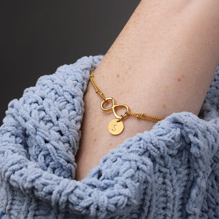 Infinity bracelet with initial charm - Elfinna 